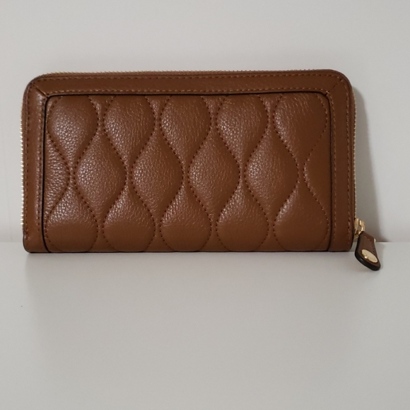 SOLD Vera Bradley Wallet - Picture 2 of 5